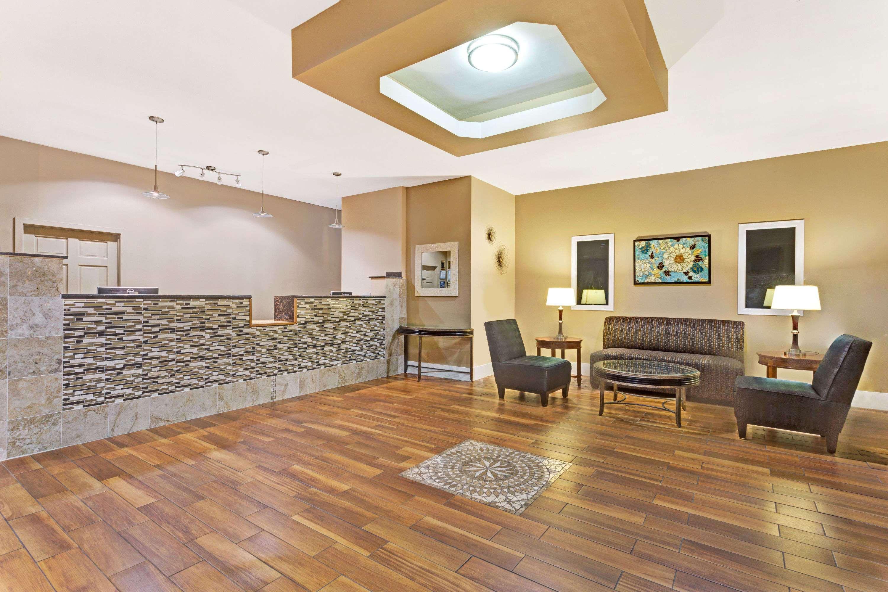 Williamsburg Suites Bagian luar foto