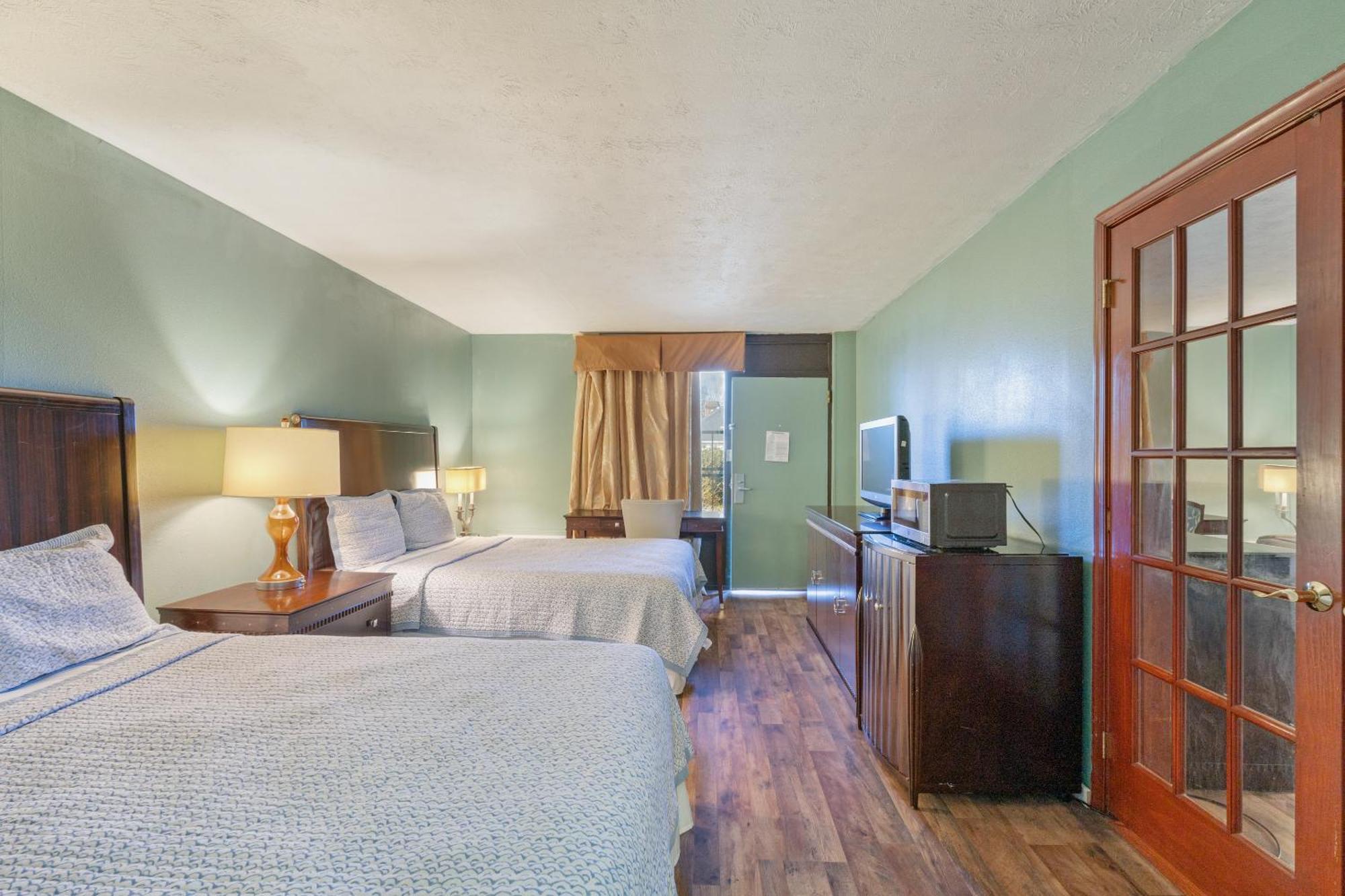 Williamsburg Suites Bagian luar foto